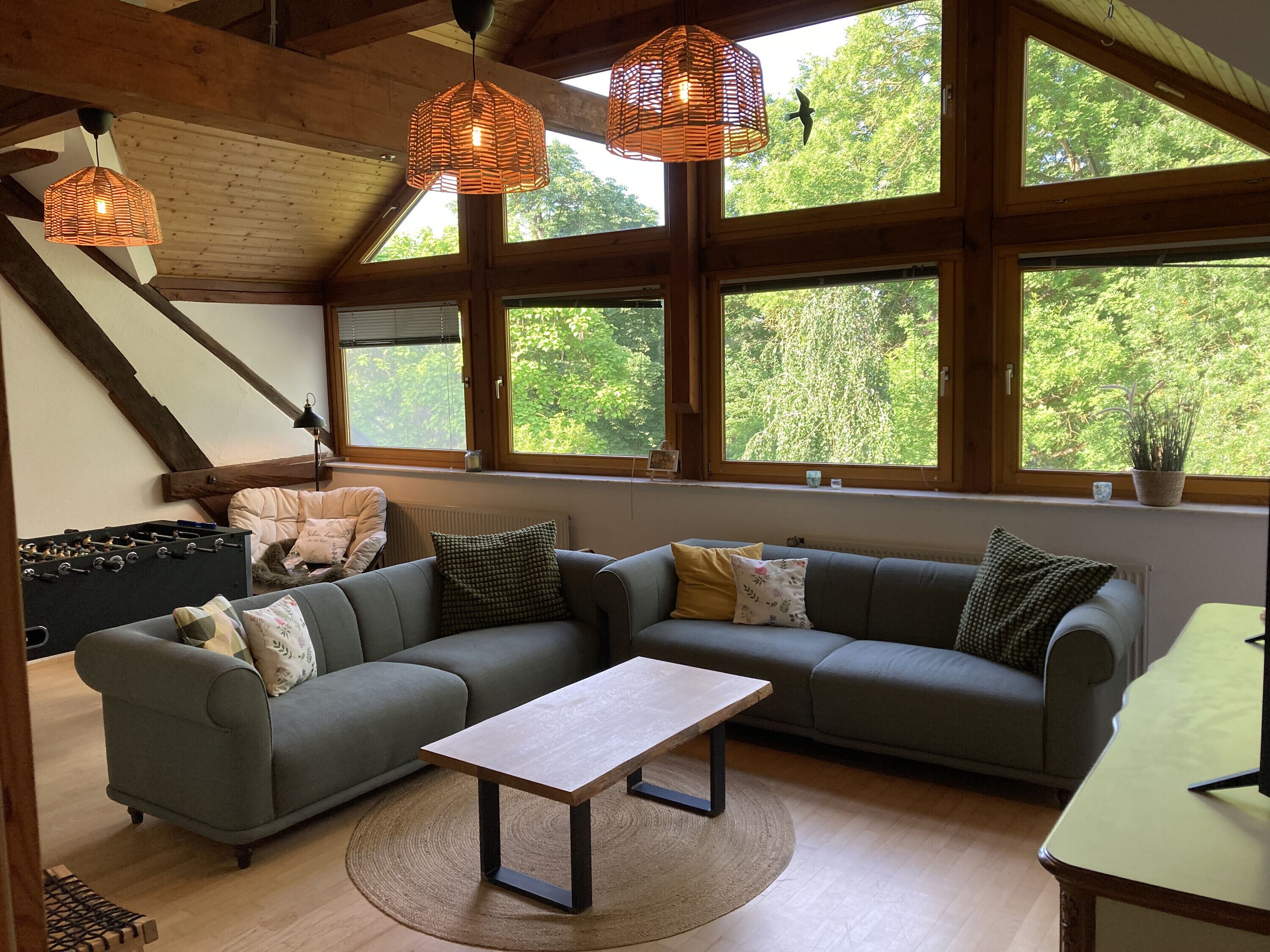 Televisión y chimenea 