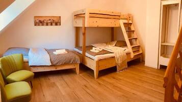 4 Schlafzimmer, Bügeleisen/Bügelbrett, kostenloses WLAN, Bettwäsche