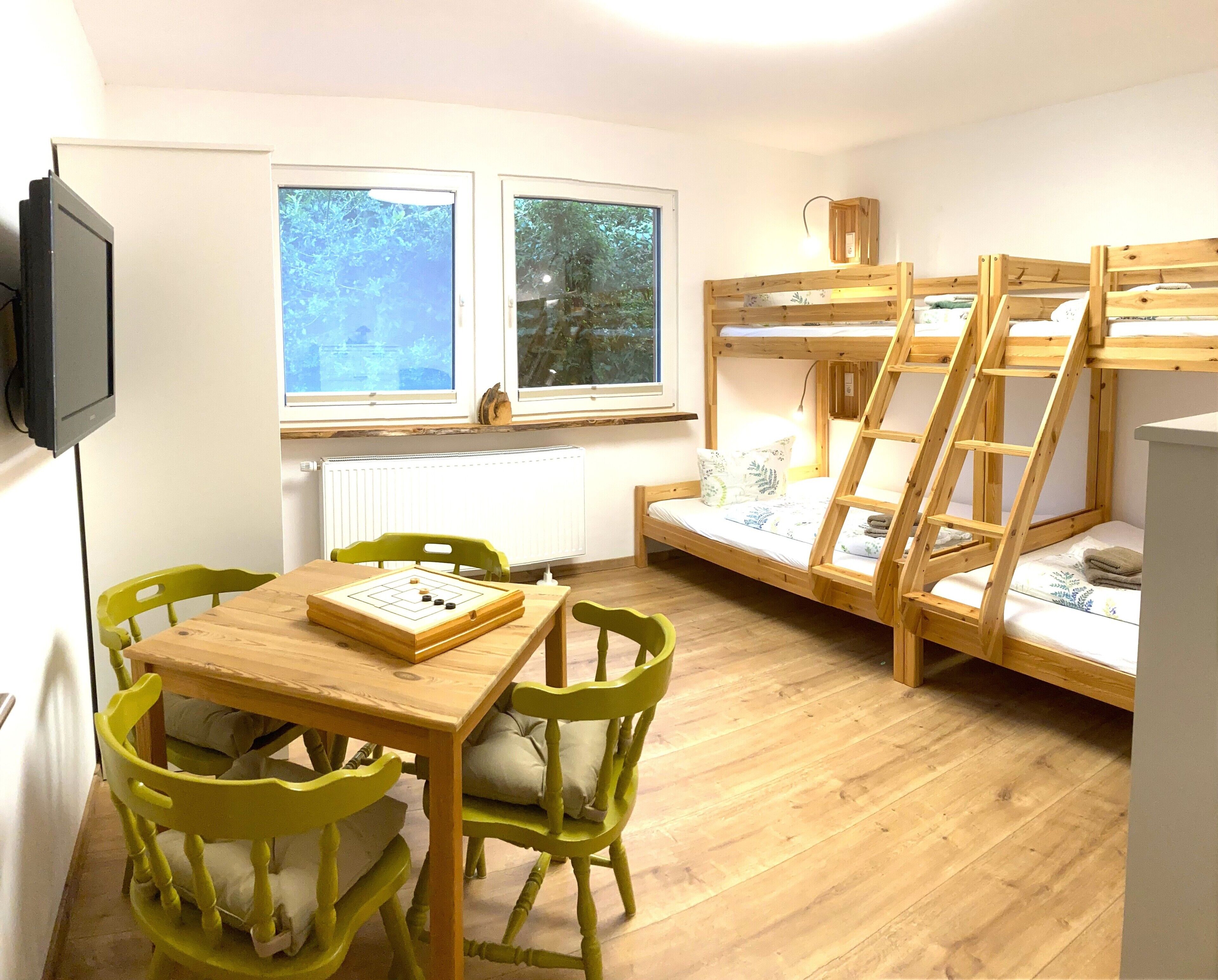 3 makuuhuonetta, työpöytä, silitysrauta/-lauta, ilmainen Wi-Fi