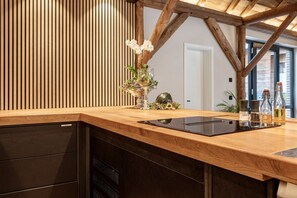 Refrigerador, horno, placa de cocina, lavavajillas