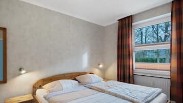 1 bedroom, iron/ironing board, free WiFi, bed sheets