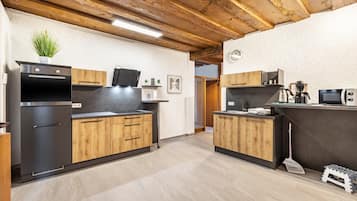 Frigorífic, microones, forn i placa de cuina