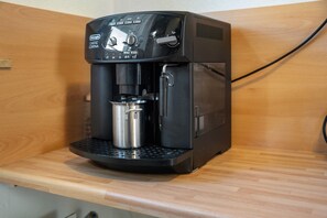 Coffee and/or coffee maker - Bungalow 'Ferienbungalow Meerjungfrau' with Private Terrace and Wi-Fi (Ueckermünde)