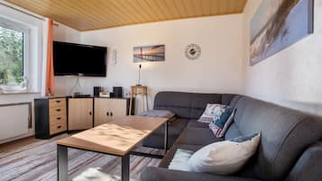 Fernseher, DVD-Player, Tischtennisplatte, Stereoanlage