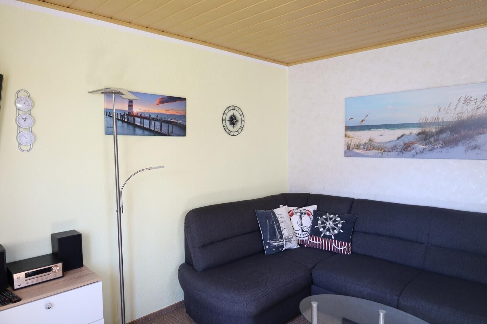 Fernseher, DVD-Player, Tischtennisplatte, Stereoanlage