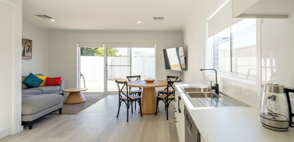 Interior - New Ontario Avenue Townhouse close to Hospital Precinct and Mildura Golf Club (Mildura)