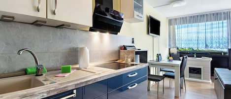 Fridge, microwave, oven, stovetop