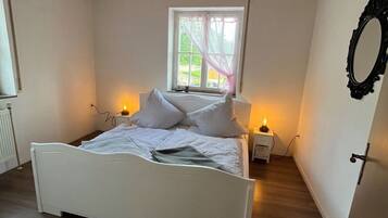 2 dormitoris, escriptori, planxa i posts de planxar i wifi gratuïta