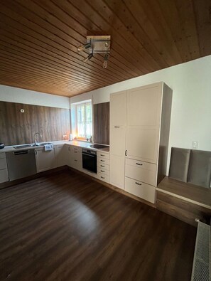 Frigorífic, forn, placa de cuina i rentaplats