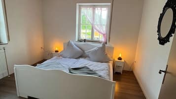 2 slaapkamers, een strijkplank/strijkijzer, gratis wifi, beddengoed