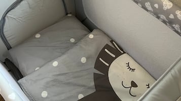 2 Schlafzimmer, Schreibtisch, Bügeleisen/Bügelbrett, kostenloses WLAN