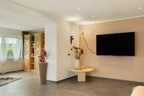 Interior - Pur Wohnen – East Apartment with Shared Garden, Balcony and Wi-Fi (Bad Griesbach im Rottal)