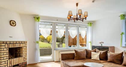 Ferienwohnung 'Mitterfelder Donaublick' mit privater Terrasse, privatem Garten und Wi-Fi