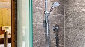Shower, hair dryer, towels
