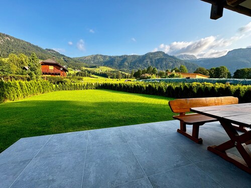 Chalet 'Almblick Mit Sauna' mit Bergblick, Gemeinschaftspool und Wi-Fi