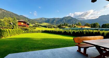 Chalet 'Almblick Mit Sauna' mit Bergblick, Gemeinschaftspool und Wi-Fi