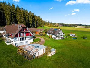 Exterior - Studio Apartment 'Ferienwohnung Maurer' with Shared Garden, Balcony and Wi-Fi (Königsfeld im Schwarzwald)
