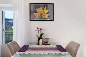 Dining - Apartment 'Ferienwohnung Am Bannwald 1' with Private Terrace, Shared Garden and Wi-Fi (Freiburg im Breisgau)