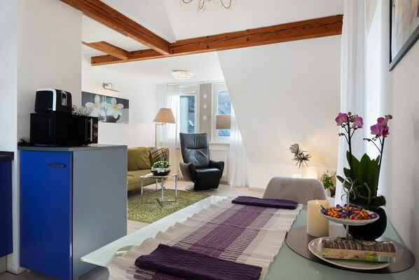 TV - Apartment 'Ferienwohnung Am Bannwald 1' with Private Terrace, Shared Garden and Wi-Fi (Freiburg im Breisgau)