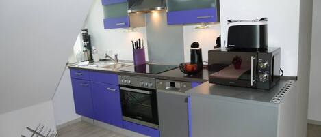 Réfrigérateur, micro-ondes, four, plaque de cuisson