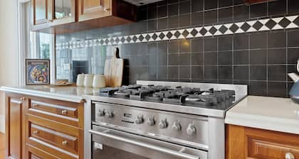 Beautiful Federation Residence for 16 Guests (A perfect venue for weddings)