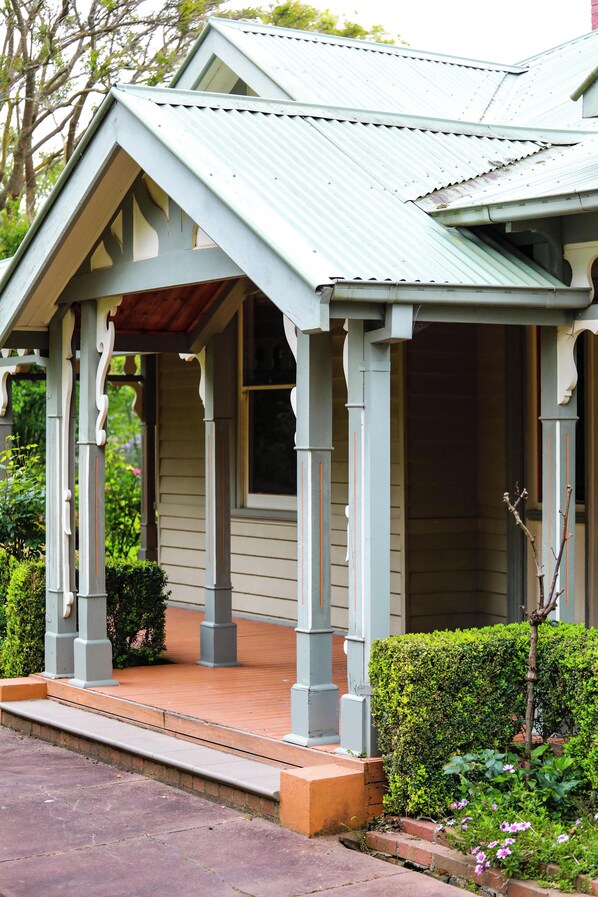 Exterior detail - Beautiful Federation Residence for 16 Guests (A perfect venue for weddings) (Bunyip)