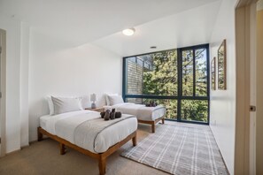 House, 5 Bedrooms | 5 bedrooms, laptop workspace, iron/ironing board, free WiFi - Mill Valley Treehouse 5 Bedroom Home by RedAwning (Mill Valley)