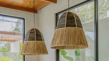 Ruokailu omassa huoneessa