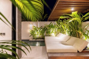 Villa, 2 chambres | Coin séjour | Télévision à écran plat