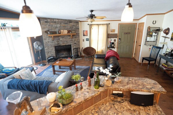 Smart TV, fireplace - 3BD vacation paradise on serene 55 acre lake (Wausaukee)