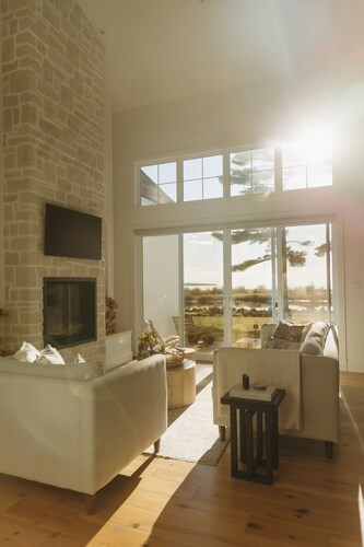 Modern Nordic Retreat w. Stunning Lake Views