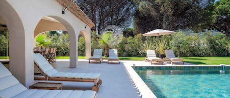 Piscine extérieure, piscine chauffée