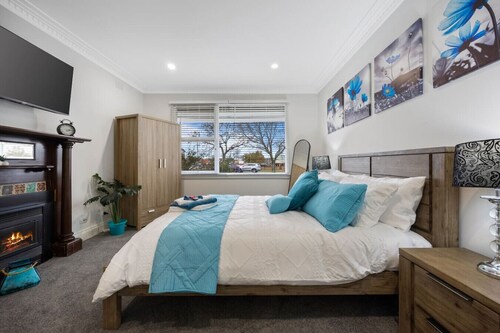 Stylish Home 5min drive to Sovereign Hill & Lake