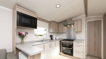 冰箱、微波炉、烤箱、炉灶