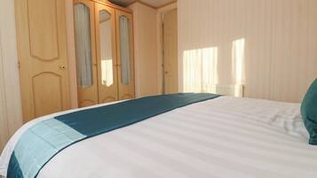 2 bedrooms, iron/ironing board, free WiFi, bed sheets