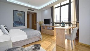 A modern hotel room with a bed, a desk, and a TV. - Hotel & Davos (Chongqing Ranjiaba Light Rail Station) (Chongqing)