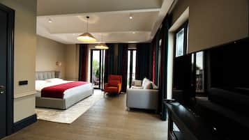 Junior Double Room, Balcony, Sea View | In-room safe, desk, iron/ironing board, free WiFi
