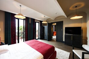 Family Double Room, Balcony, Sea View | In-room safe, desk, iron/ironing board, free WiFi - Hotel Retro (Batumi)