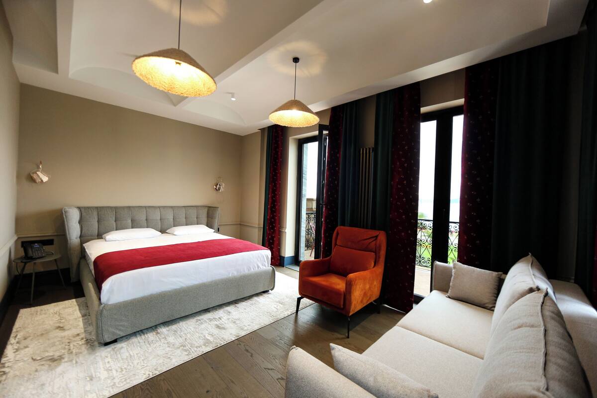 Junior Double Room, Balcony, Sea View | In-room safe, desk, iron/ironing board, free WiFi