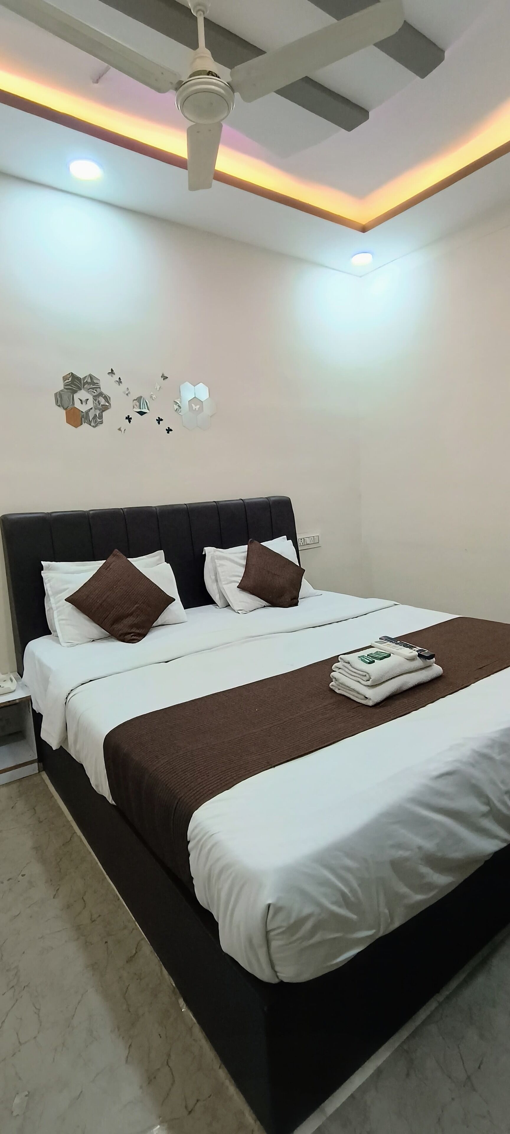 Free WiFi, bed sheets