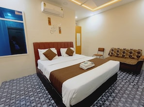 Deluxe Double Room | Desk, free WiFi, bed sheets - Hotel Mahakal Avantika Palace (Ujjain)