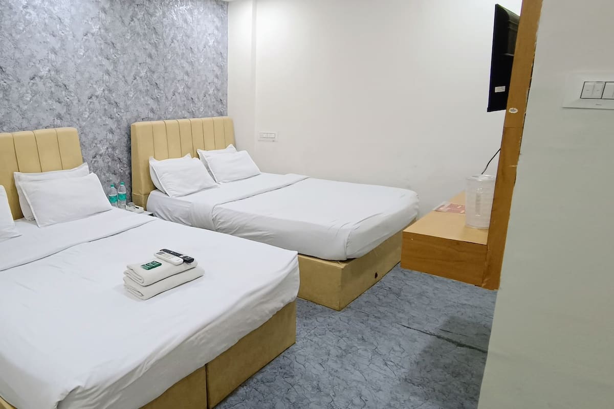 Habitación familiar | Escritorio, wifi gratis, ropa de cama