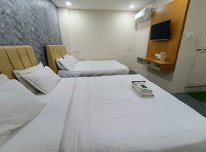 Family Room | Desk, free WiFi, bed sheets - Hotel Mahakal Avantika Palace (Ujjain)