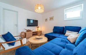 Smart TV - Stunning home in Zdrelac with private swimming pool, can be inside or outside (Zdrelac)