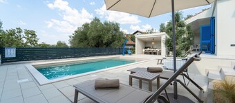 Gorgeous home in Zdrelac