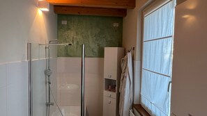 Shower, hair dryer, bidet, towels - Entire and new apartment for VINITALY 2025 (Negrar di Valpolicella)