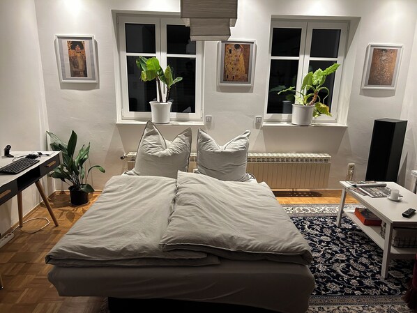 1 bedroom, desk, iron/ironing board, free WiFi - Bright 87 sqm with Rhön view & sun terrace, city bus & A7 connection (Fulda)