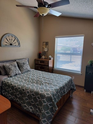 3 bedrooms, iron/ironing board, free WiFi, bed sheets