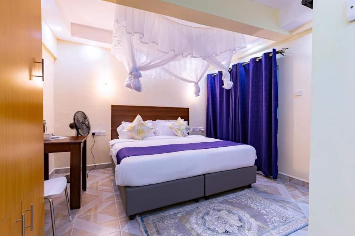 Deluxe Double Room | Desk, laptop workspace, free WiFi
