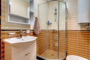Shower, towels